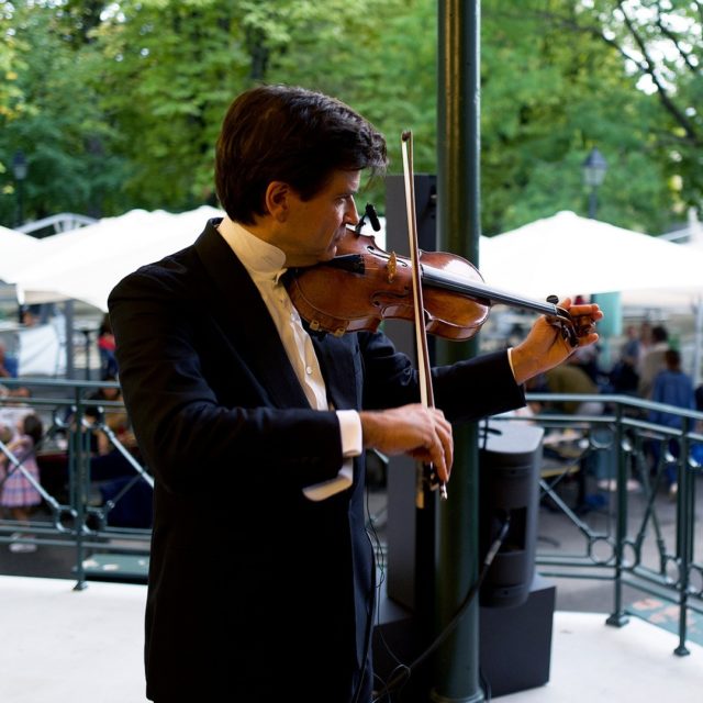 La 3ème édition du Festival des Bastions s'est achevée hier lors du dernier concert avec @fabriziovonarx, @kitarmstrongmusic & les jeunes musiciens de la @hem_geneve 👏Vous avez été nombreux à venir assister à l'ensemble de nos concerts, de juin à septembre 2022, MERCI 🙏On remercie également Le Kiosque des Bastions, d'avoir mis à disposition ce lieu emblématique de Genève, l'agence Musika ainsi que toutes les personnes qui ont oeuvré au bon déroulement du festival ❤️......#geneve #geneva #stradivariusartsound #fabriziovonarx #festivaldesbastions #musika #HEM #KitArmstrong